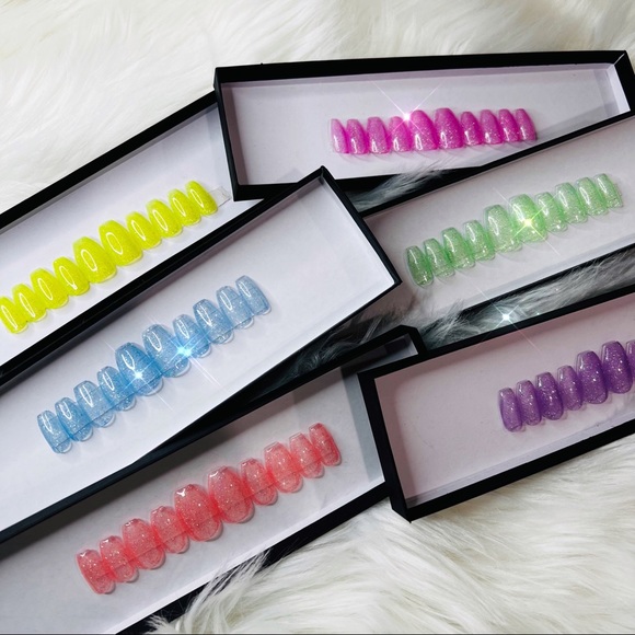 Meet your posher, The Coat Bar 💅🏻 - Picture 5 of 7